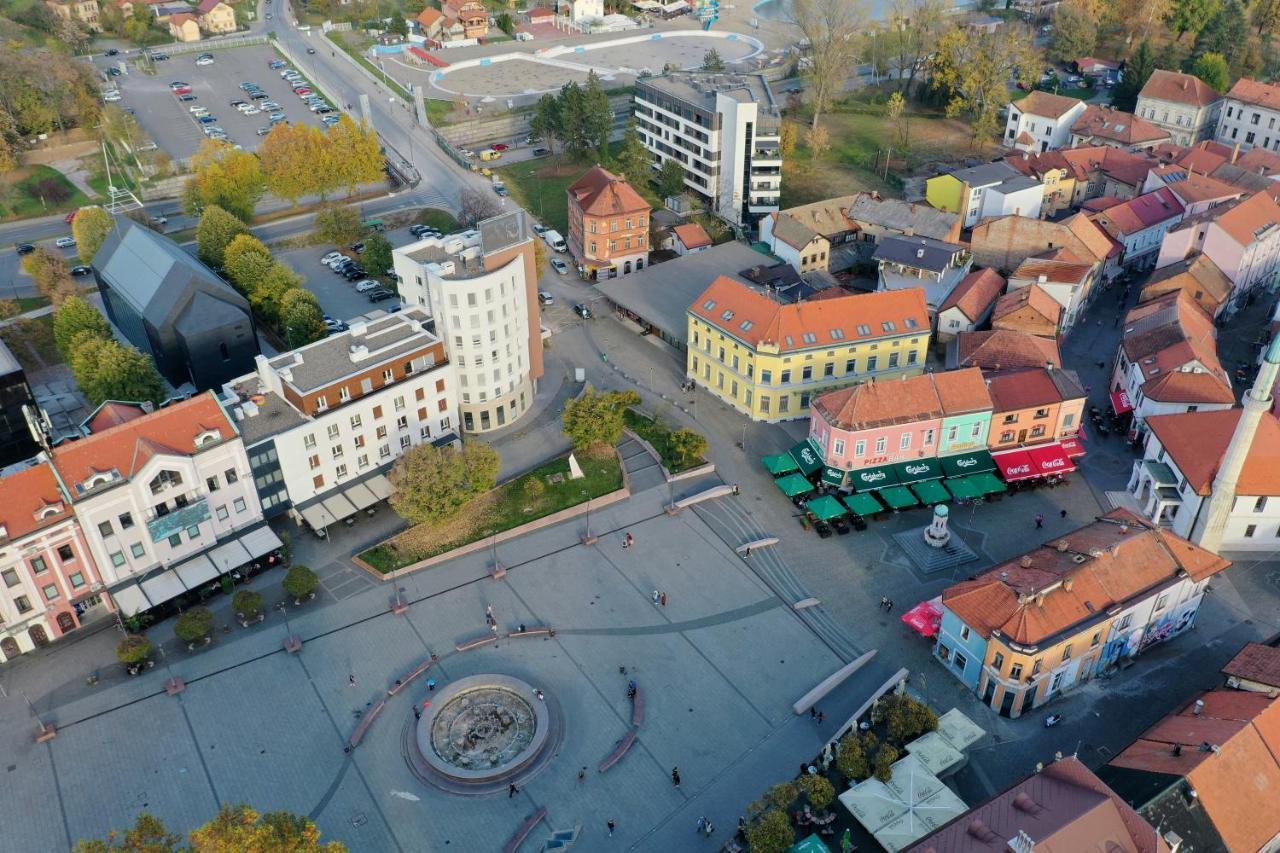 Square Studio Тузла Экстерьер фото