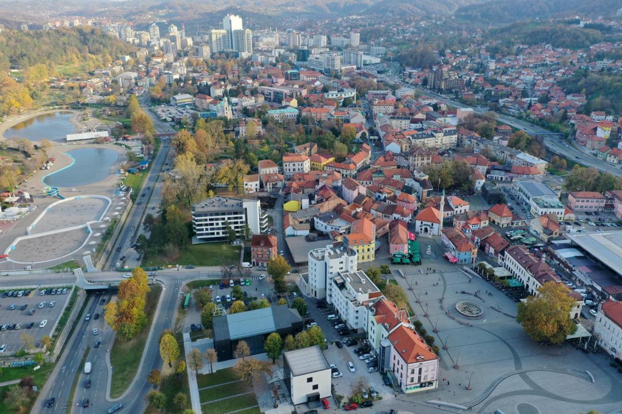 Square Studio Тузла Экстерьер фото
